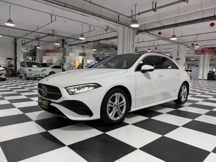Mercedes-Benz A-class 2023 Model A 180 L – фото 1