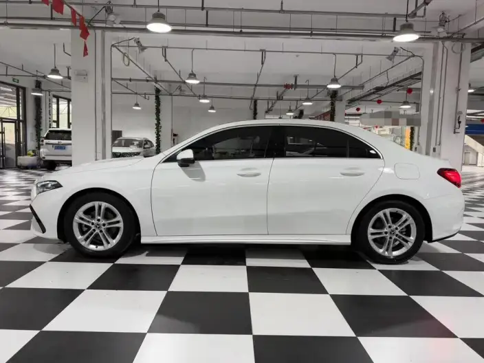 Mercedes-Benz A-class 2023 Model A 180 L – фото 4