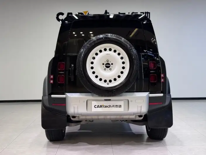 Land Rover Defender 2023 Model 90 3.0T P400 XS – фото 6