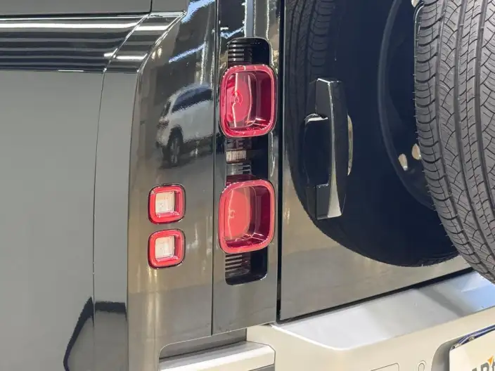 Land Rover Defender 2023 Model 90 3.0T P400 XS – фото 10