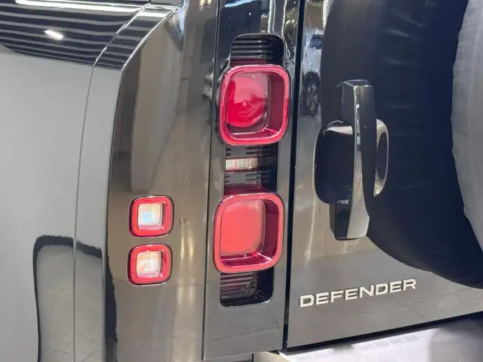 Land Rover Defender 2024 Model 110 3.0T P400 X-Dynamic HSE – фото 10