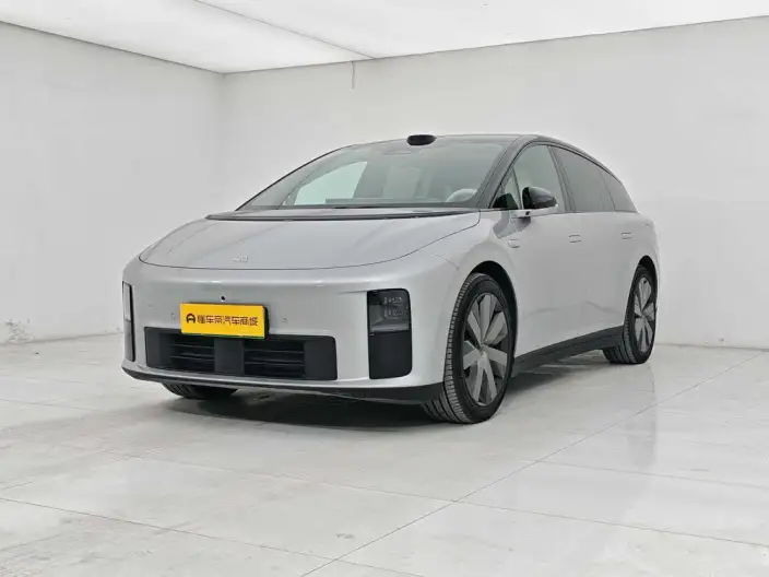 Li Auto i6 2025 Model 4WD Standard Edition – фото 1
