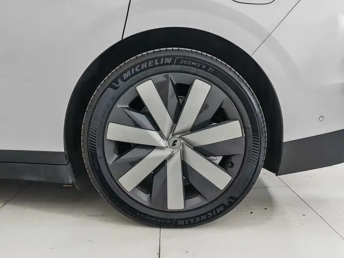 Li Auto i6 2025 Model 4WD Standard Edition – фото 9