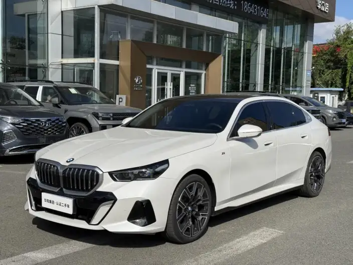 BMW 5 Series 2025 Model 530Li Exclusive Model M Sports Set – фото 1