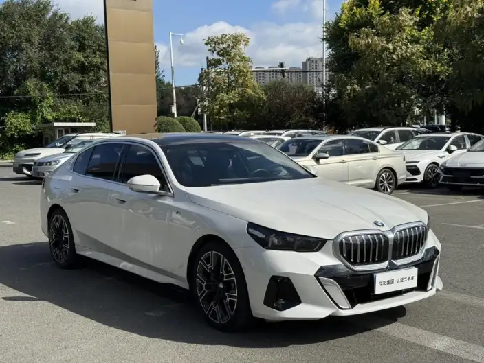 BMW 5 Series 2025 Model 530Li Exclusive Model M Sports Set – фото 3