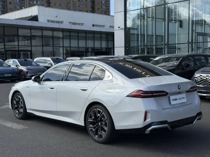 BMW 5 Series 2025 Model 530Li Exclusive Model M Sports Set – фото 4