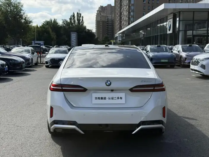 BMW 5 Series 2025 Model 530Li Exclusive Model M Sports Set – фото 5