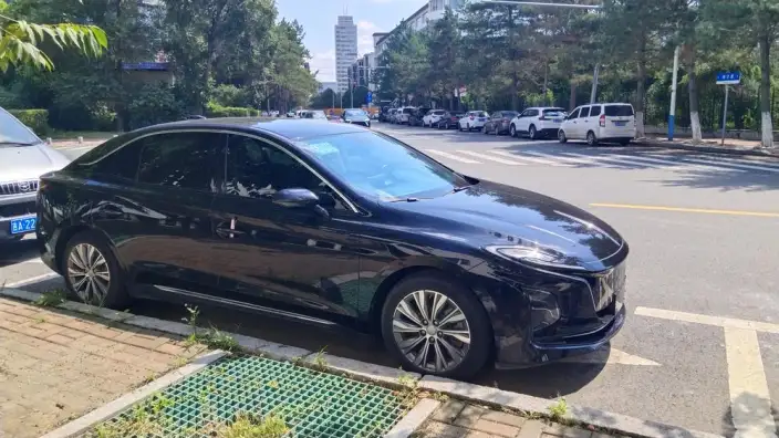 Hongqi E-QM5 2024 Model 560KM PLUS Edition 100kW – фото 2