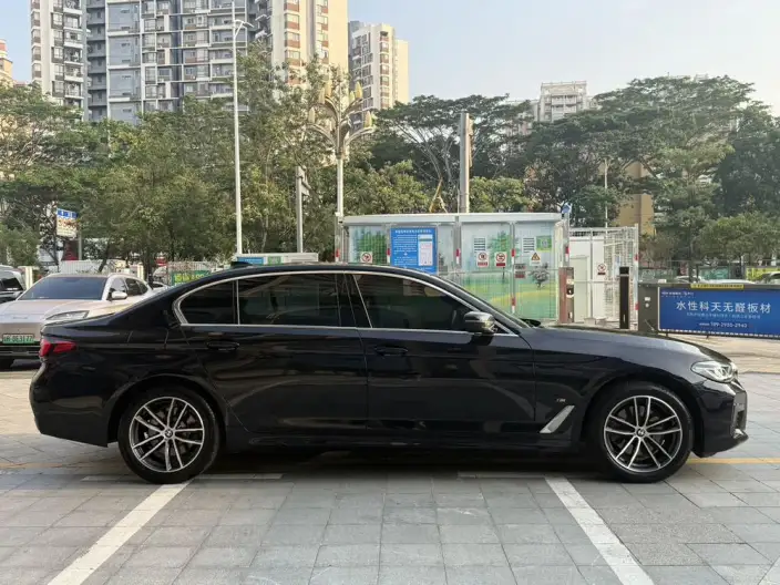 BMW 5 Series 2021 Model 525Li M Sports Set – фото 6