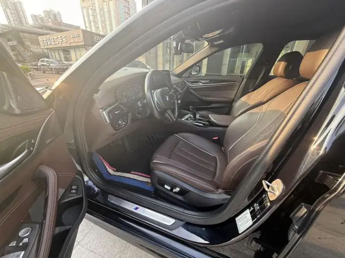 BMW 5 Series 2021 Model 525Li M Sports Set – фото 9