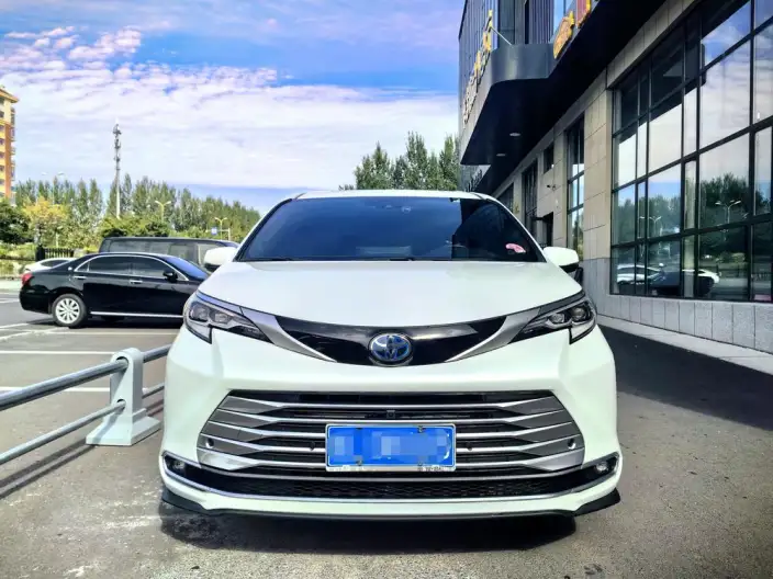 Toyota Sienna 2021 Model 2.5L Hybrid Platinum edition – фото 2