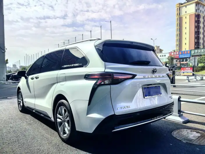 Toyota Sienna 2021 Model 2.5L Hybrid Platinum edition – фото 4