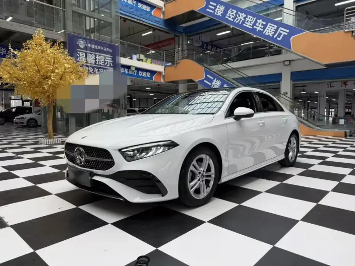Mercedes-Benz A-class 2023 Model A 180 L – фото 1