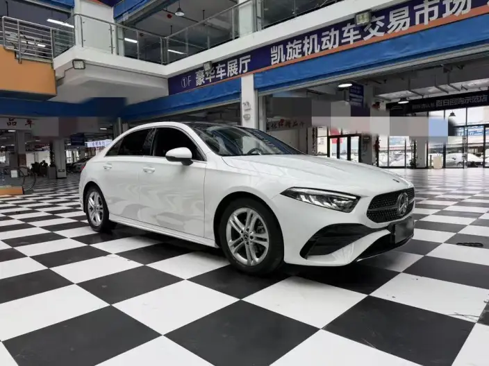 Mercedes-Benz A-class 2023 Model A 180 L – фото 3