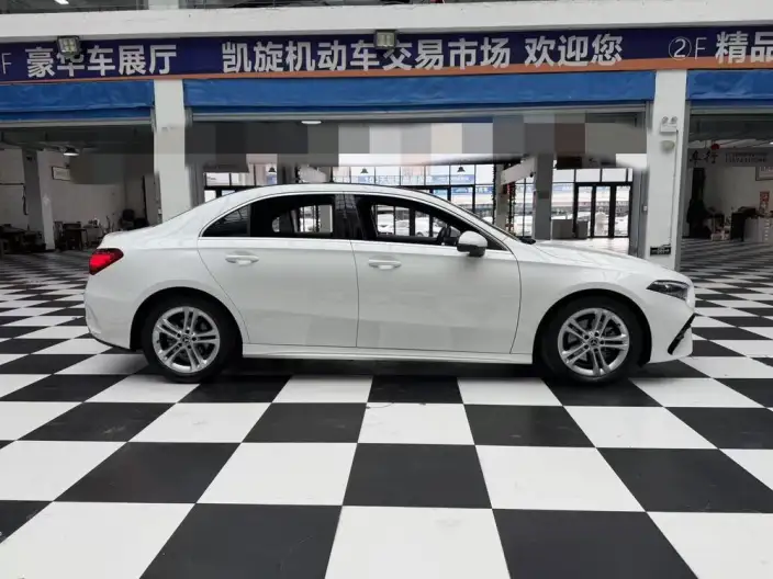 Mercedes-Benz A-class 2023 Model A 180 L – фото 7