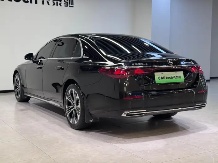 Mercedes-Benz E-Class PHEV 2024 Model E 350 e L sedan – фото 5