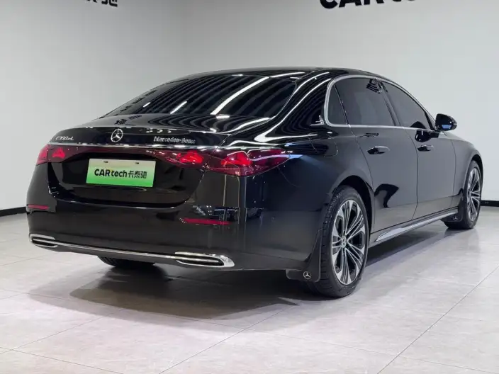 Mercedes-Benz E-Class PHEV 2024 Model E 350 e L sedan – фото 7