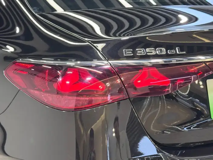 Mercedes-Benz E-Class PHEV 2024 Model E 350 e L sedan – фото 10