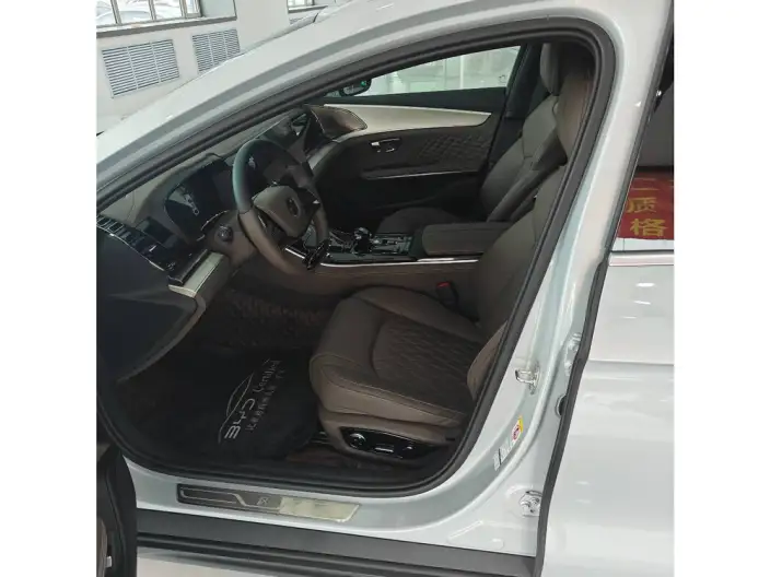 BYD Han DM 2024 Model DM-i Honor Edition 121KM Noble Model – фото 10