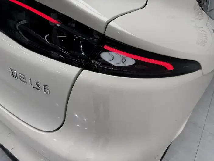 IM LS6 2026 Model EV Max – фото 5