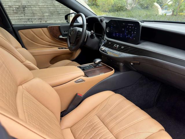 Lexus LS 2021 500h Precision Edition – фото 11