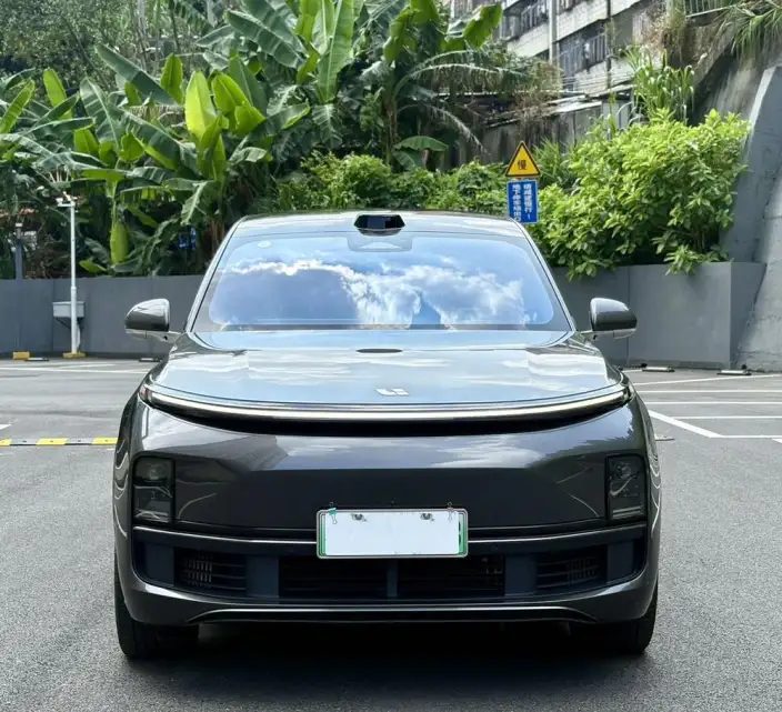 Li Auto L9 2022 Model Max Edition – фото 2