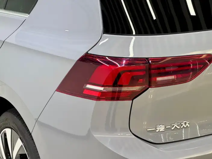 Volkswagen Golf 2025 Model Facelift 300TSI Pro – фото 10