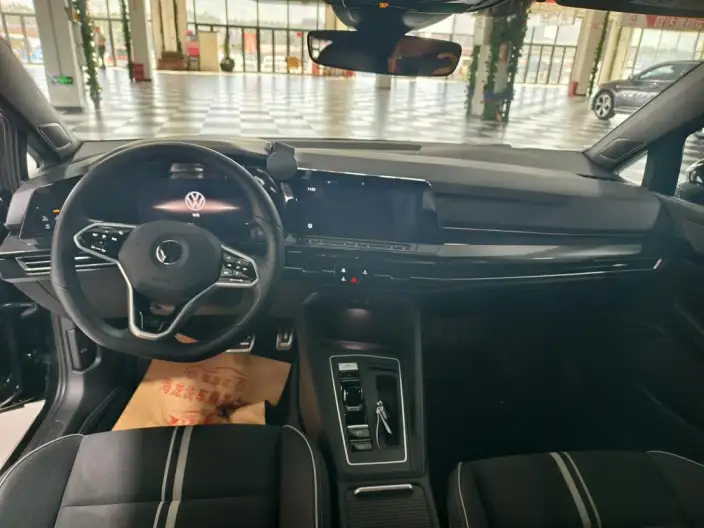 Volkswagen Golf 2021 Model 280TSI DSG R-Line – фото 8