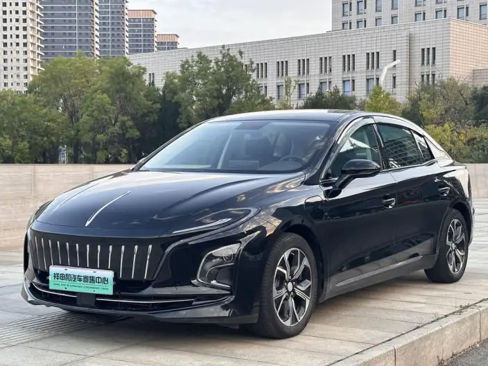Hongqi E-QM5 2024 Model 450KM Travel Edition 100kW – фото 1