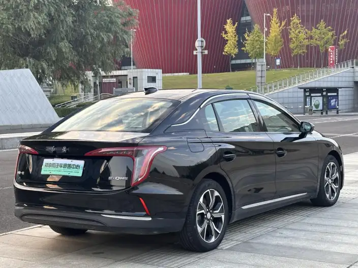 Hongqi E-QM5 2024 Model 450KM Travel Edition 100kW – фото 5