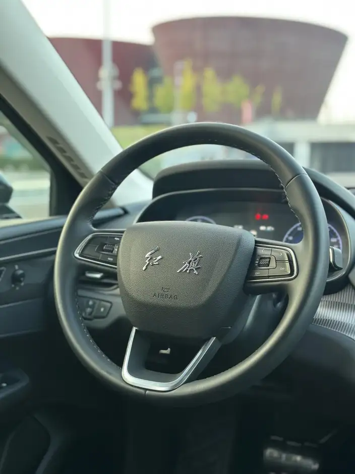 Hongqi E-QM5 2024 Model 450KM Travel Edition 100kW – фото 9