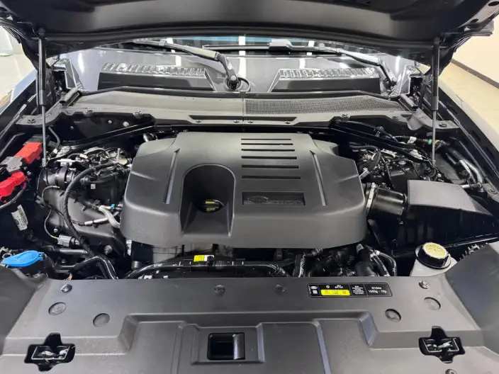 Land Rover Defender 2025 Model 110 3.0T P400 HSE X-Dynamic – фото 8