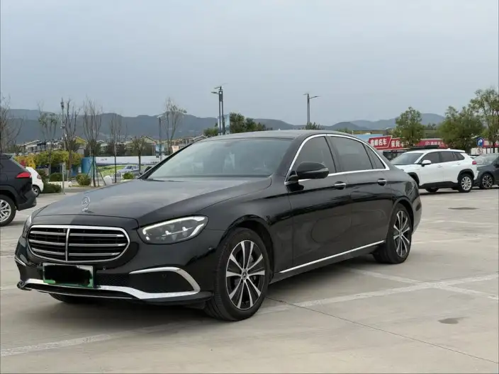 Mercedes-Benz E-Class PHEV 2022 Model E 350 e L sedan – фото 1