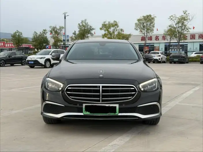 Mercedes-Benz E-Class PHEV 2022 Model E 350 e L sedan – фото 2
