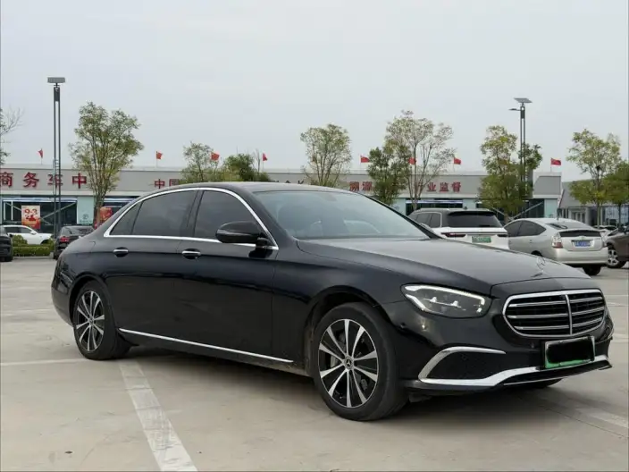 Mercedes-Benz E-Class PHEV 2022 Model E 350 e L sedan – фото 3
