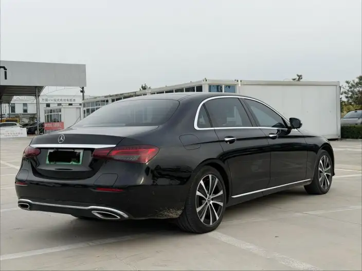 Mercedes-Benz E-Class PHEV 2022 Model E 350 e L sedan – фото 6