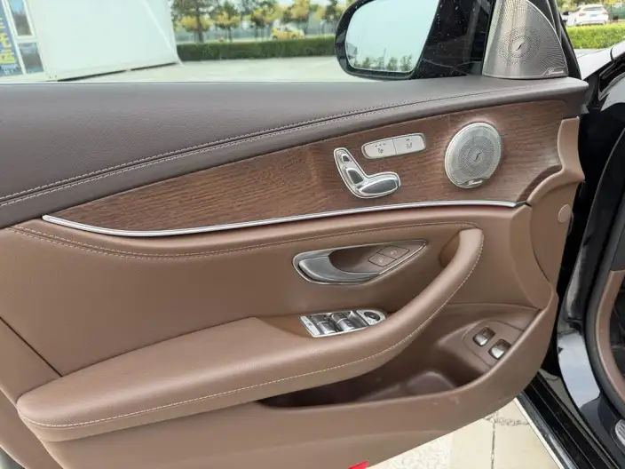 Mercedes-Benz E-Class PHEV 2022 Model E 350 e L sedan – фото 7
