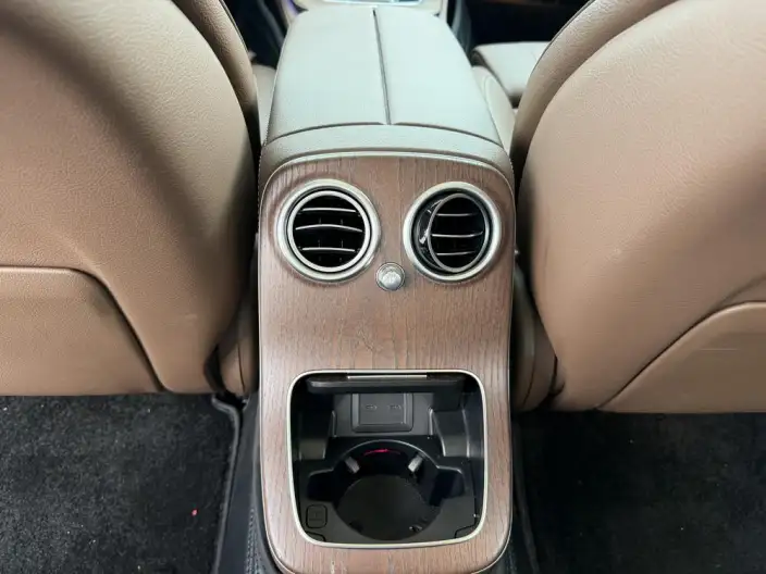 Mercedes-Benz E-Class PHEV 2022 Model E 350 e L sedan – фото 8