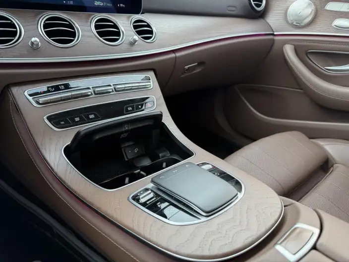 Mercedes-Benz E-Class PHEV 2022 Model E 350 e L sedan – фото 9