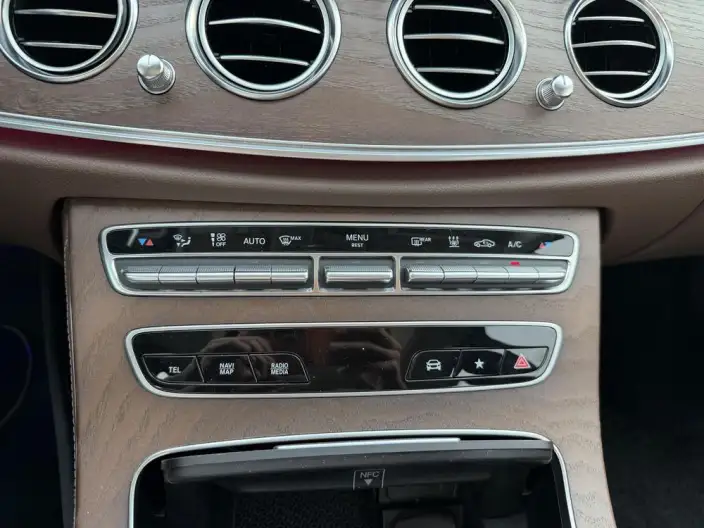Mercedes-Benz E-Class PHEV 2022 Model E 350 e L sedan – фото 10