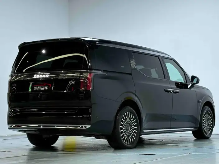 ZEEKR 009 2024 Model VI seat Executive Edition 4WD 108kWh – фото 6