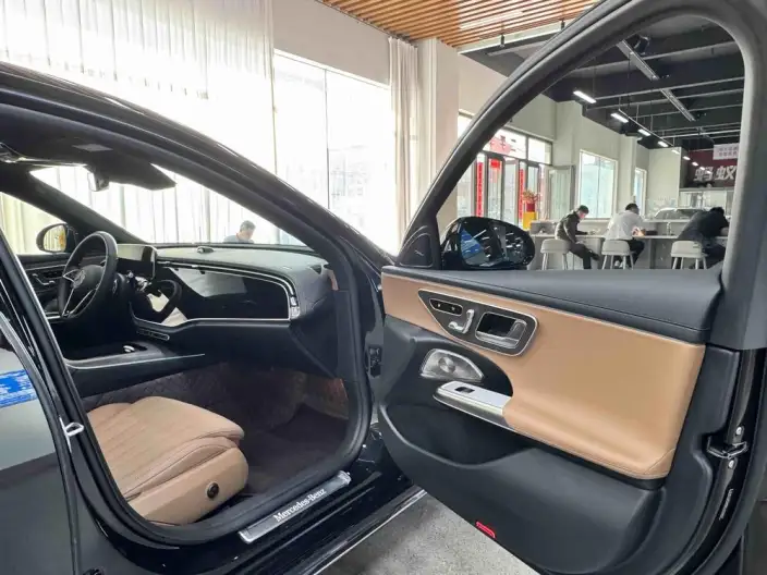 Mercedes-Benz E-Class 2025 Model E 300 L Luxury Model sedan – фото 10