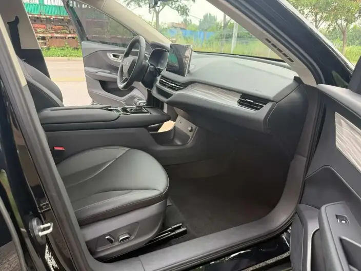 Hongqi E-QM5 2024 Model 450KM Travel Edition 100kW – фото 8