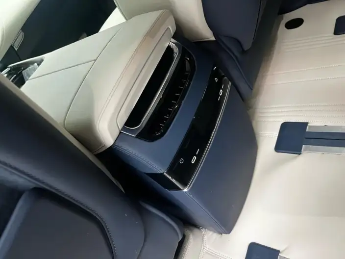 ZEEKR 009 2024 Model VI seat Executive Edition 4WD 108kWh – фото 7
