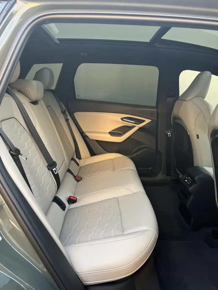 AUDI Q6L e-tron 2026 Model First Edition Pilot Edition – фото 8