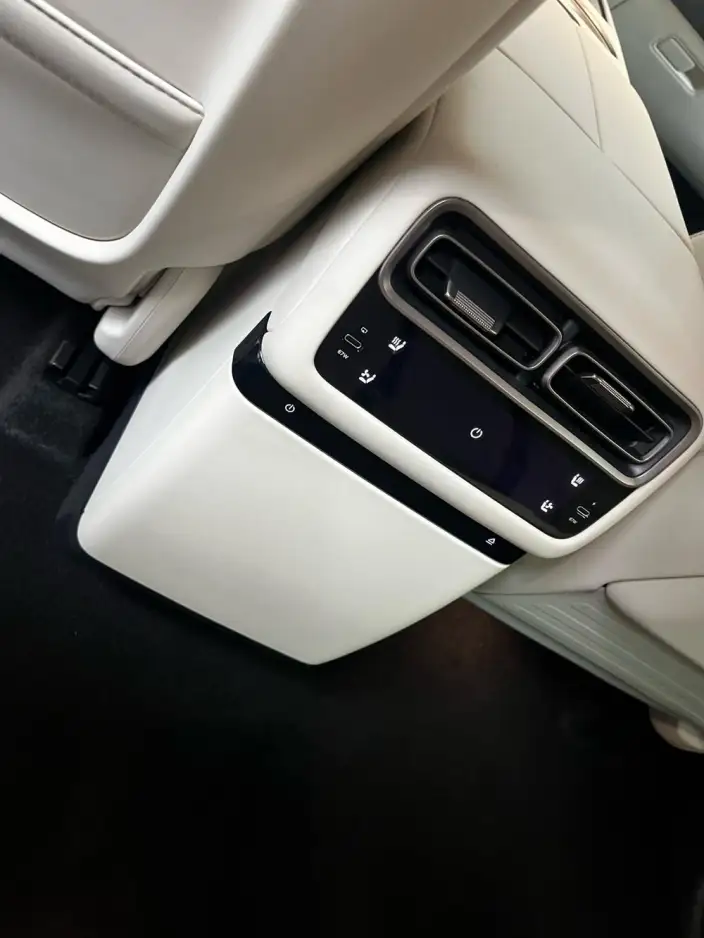 Li Auto i6 2025 Model 4WD Standard Edition – фото 5