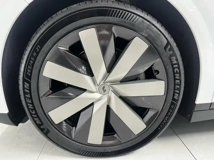 Li Auto i6 2025 Model 4WD Standard Edition – фото 10