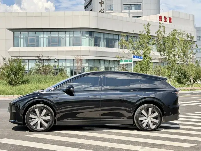 Li Auto i6 2025 Model 2WD Standard Edition – фото 4