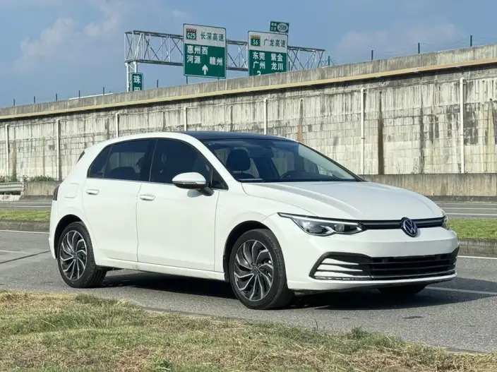 Volkswagen Golf 2023 Model 280TSI DSG Pro – фото 3