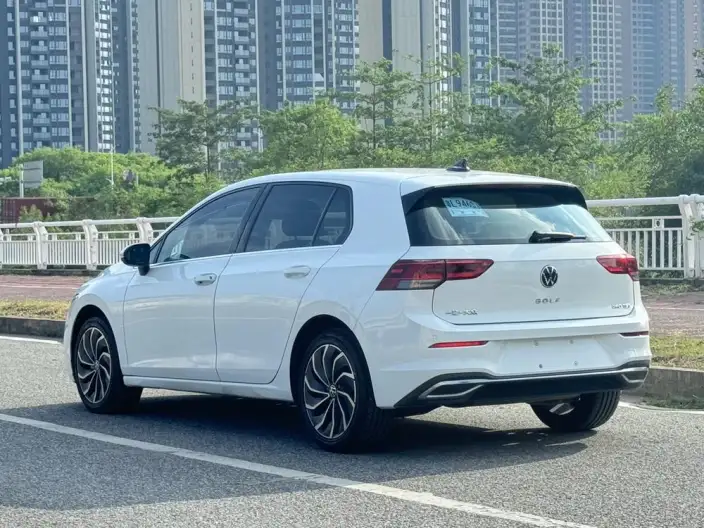 Volkswagen Golf 2023 Model 280TSI DSG Pro – фото 5